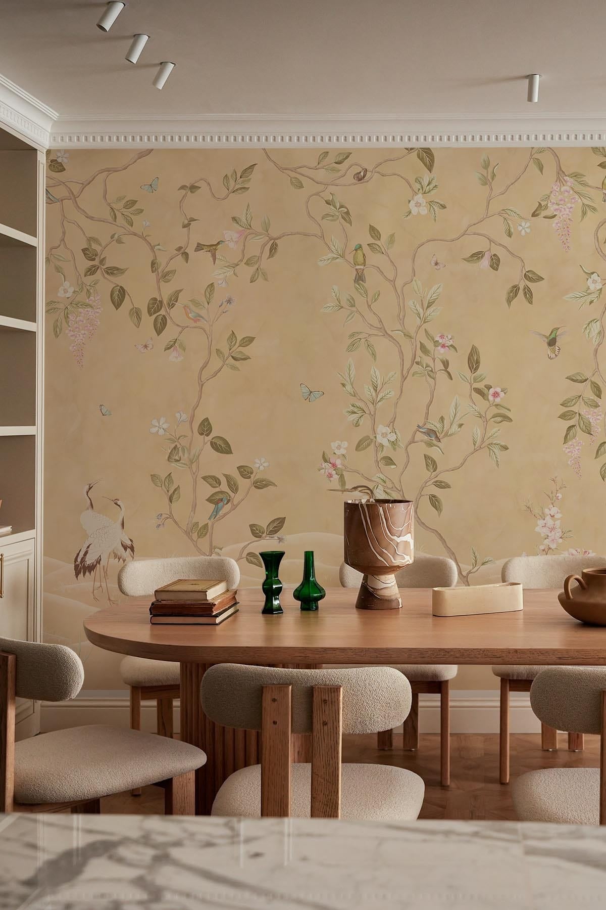 Chinoiserie Fauna Butter Yellow | Elegant Botanical Mural – belarteSTUDIO