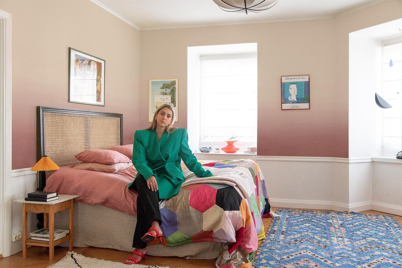 Rosa tapeter för en pastellinredning. Rosa väggmålningar för ditt sovrum, vardagsrum eller barnrum