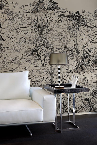 Svart och beige vägg väggmålning för asiatiska landskap på väggen i detta vardagsrum. Vit soffa svart sidobord med en touch av art deco -stil. svart golv